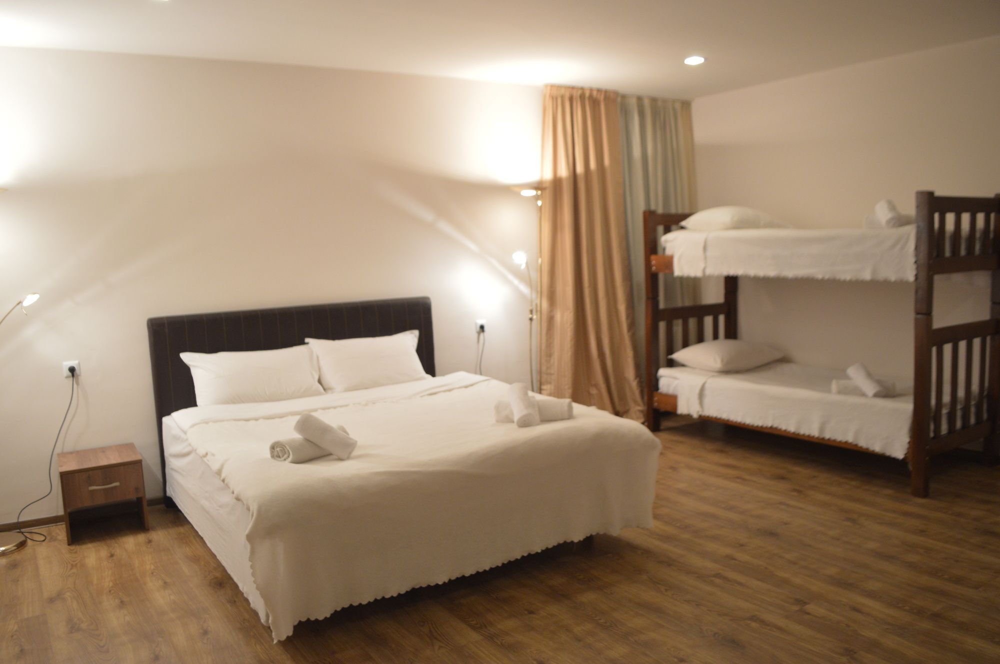 New White House Hotel Bakoerjani Buitenkant foto